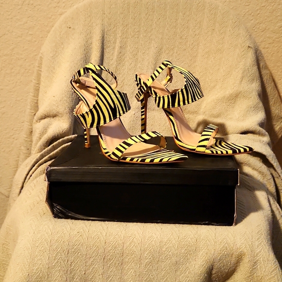 SO ME Lime Green/Black Zebra Ankle Strap Heels - Picture 1 of 4